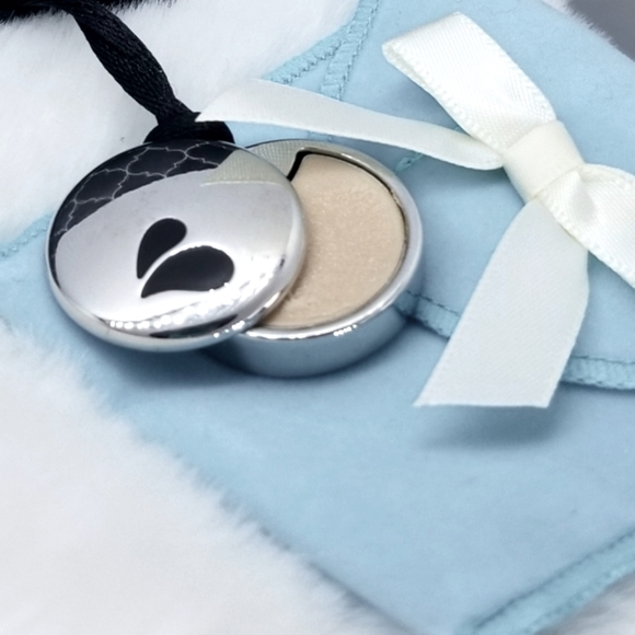 Thinking of you by Mary Kay solid fragrance locket, Unused - Picture 2 of 3